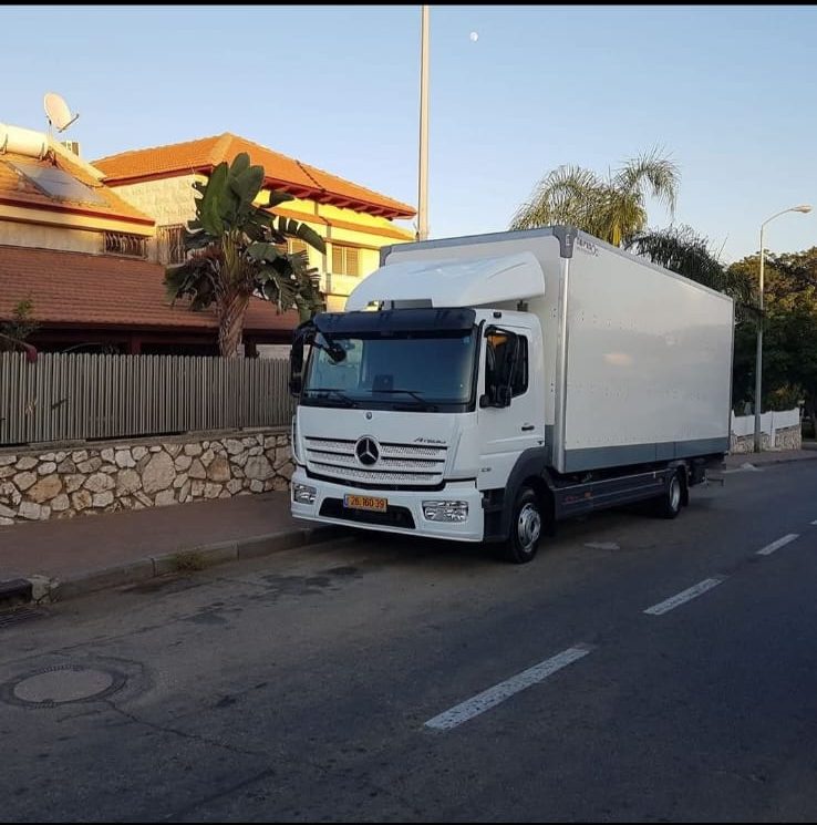 משאית ההובלות הסגורה של ספיד הובלות — חברת הובלות ותיקה מאז 2000